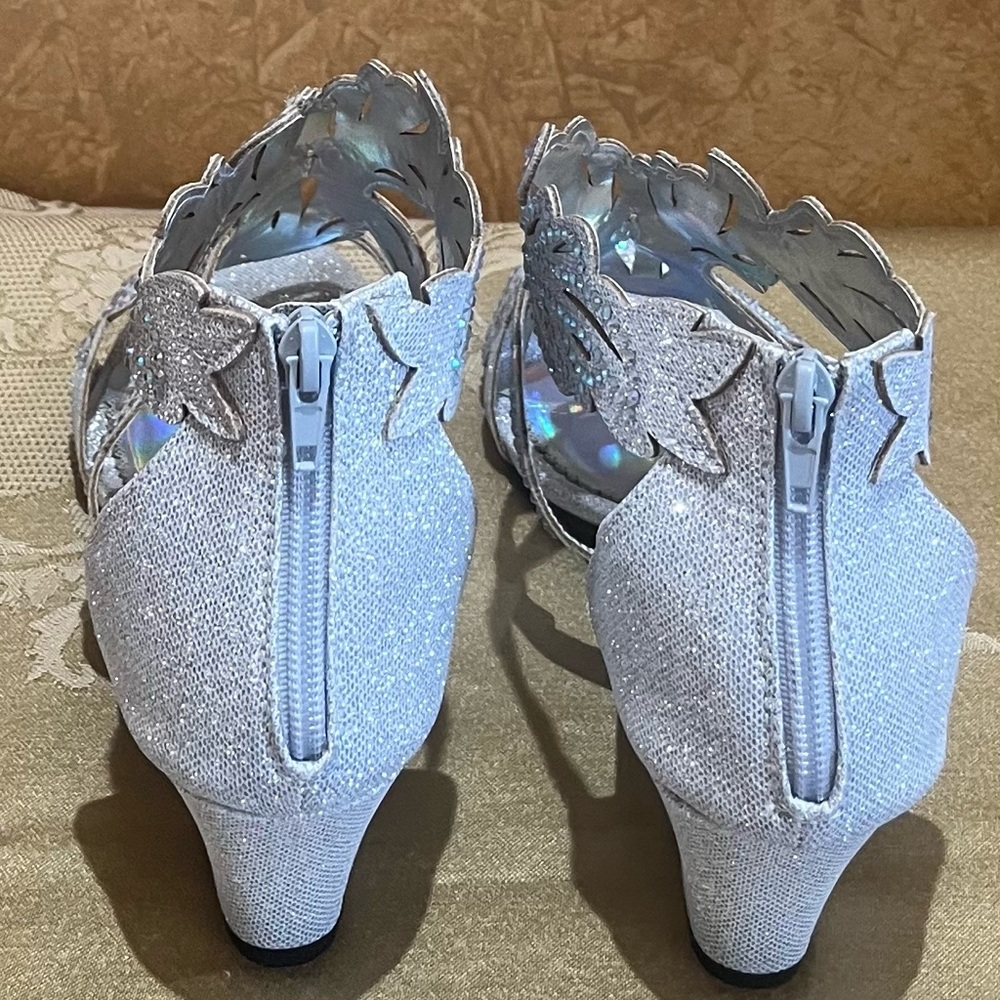 Shimmering Silver Women's Sandals, Size 9 - Picture 3 of 8